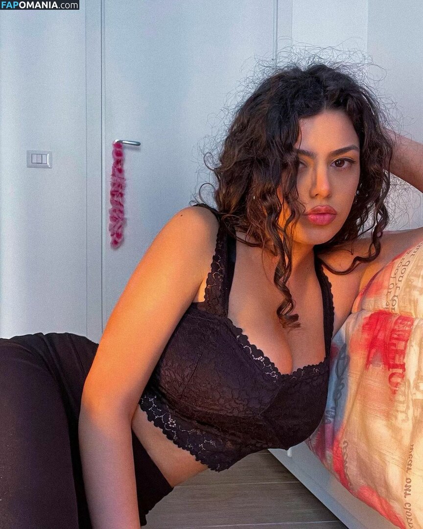 Roberta / morehopeful88 / robertafranco Nude OnlyFans  Leaked Photo #1