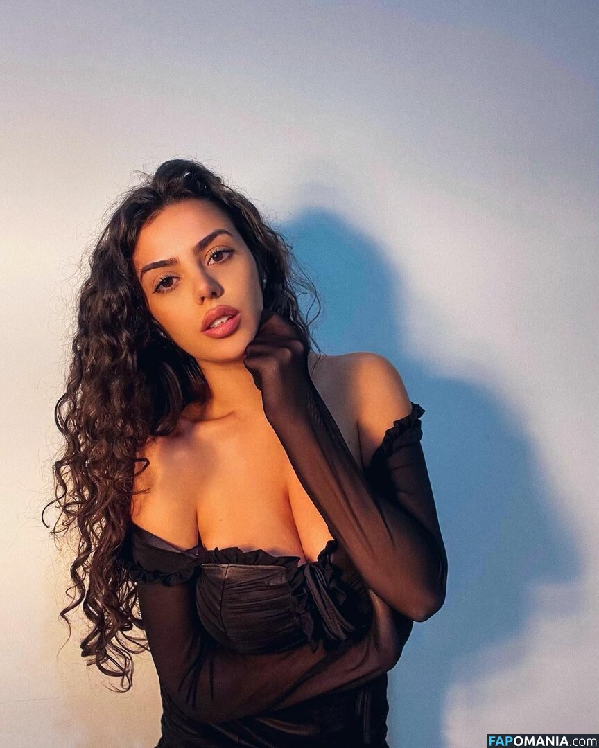 Roberta / morehopeful88 / robertafranco Nude OnlyFans  Leaked Photo #6