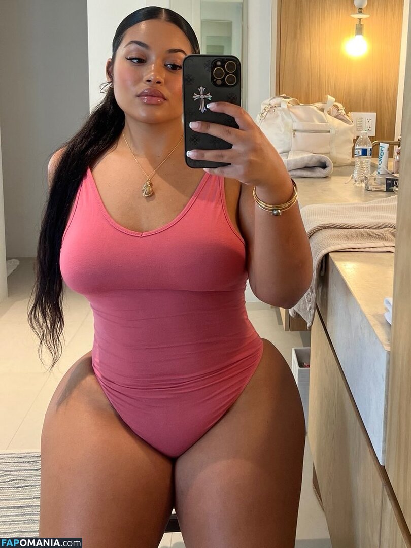 Roseyroyyal Nude OnlyFans  Leaked Photo #1
