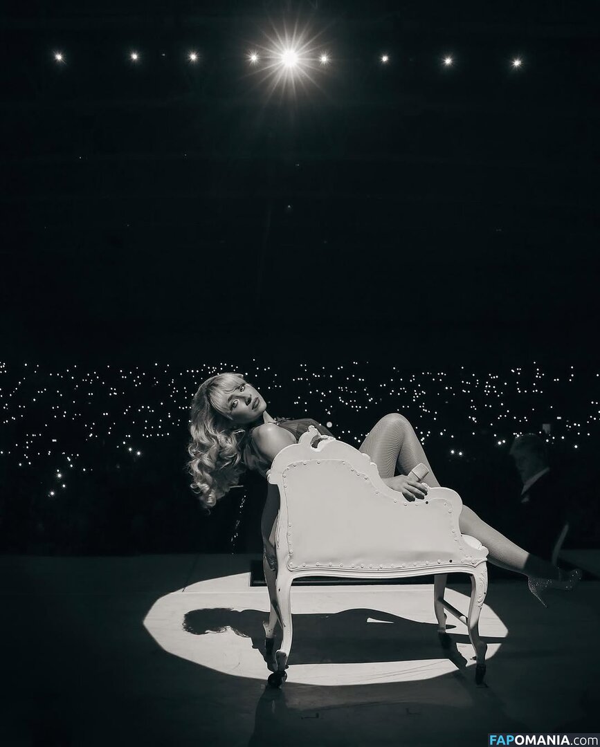 Sabrina Carpenter / https: / sabrinacarpenter Nude OnlyFans  Leaked Photo #2540