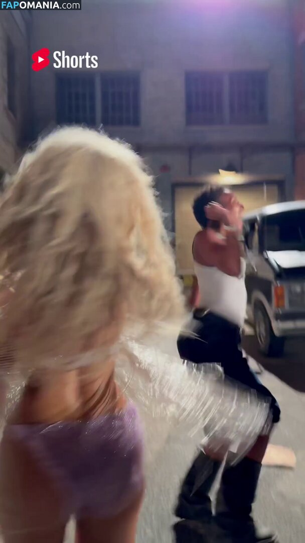 Sabrina Carpenter / https: / sabrinacarpenter Nude OnlyFans  Leaked Photo #2581