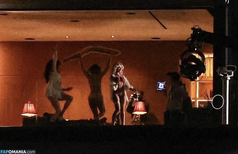 Sabrina Carpenter / https: / sabrinacarpenter Nude OnlyFans  Leaked Photo #2603