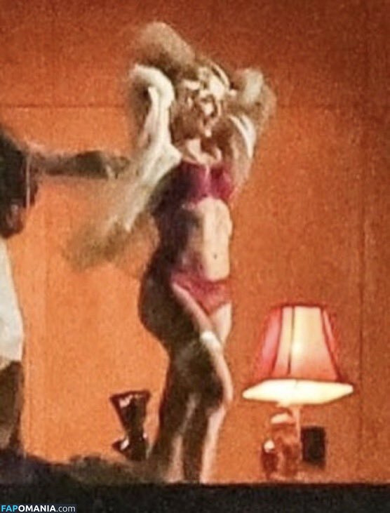 Sabrina Carpenter / https: / sabrinacarpenter Nude OnlyFans  Leaked Photo #2604