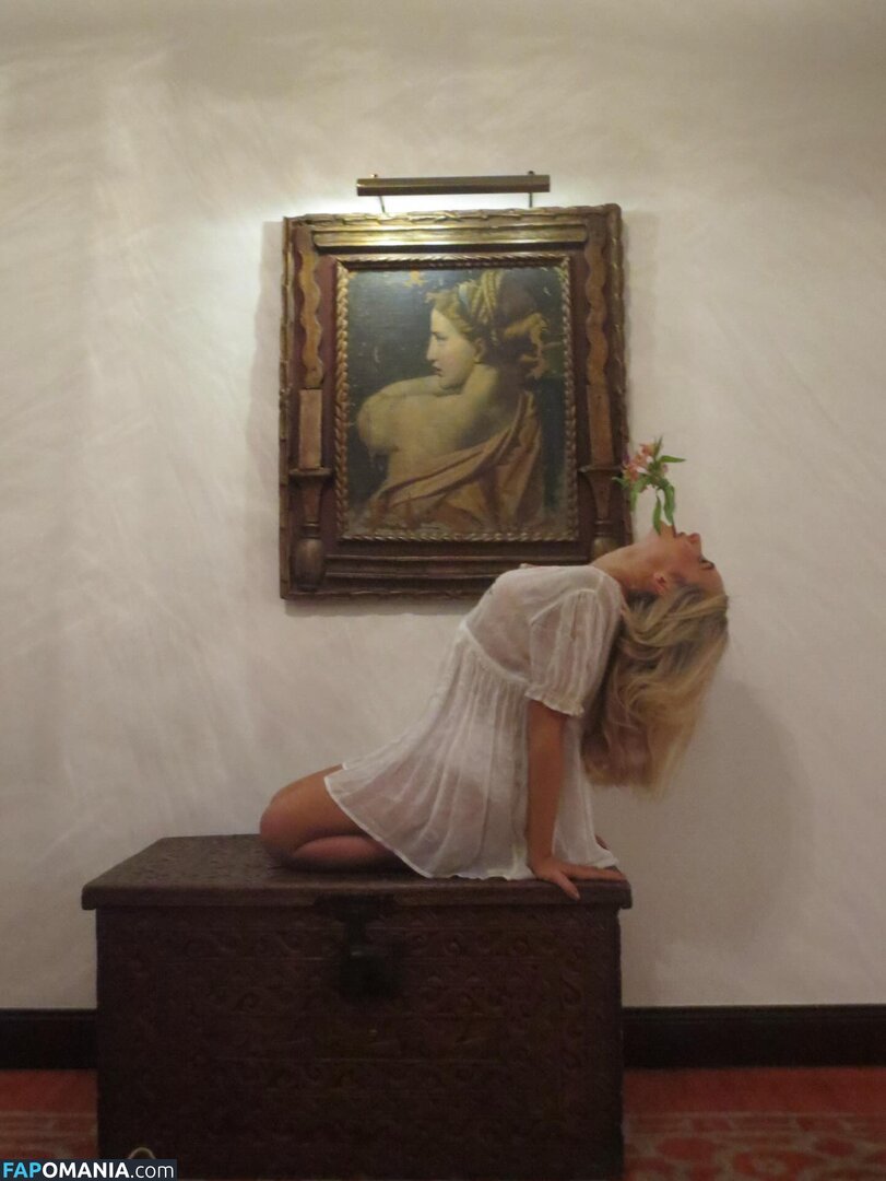 Sabrina Carpenter / https: / sabrinacarpenter Nude OnlyFans  Leaked Photo #2611