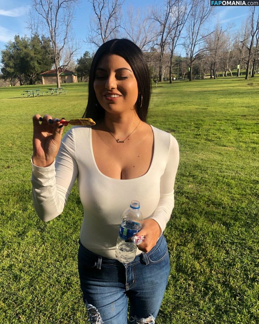 Sabrina / Sabrina_wet / dontripchocolatechip / sabrinacarpenter / sabrinainthecity / suhbeaner_ / upnextwithsabrina Nude OnlyFans  Leaked Photo #6