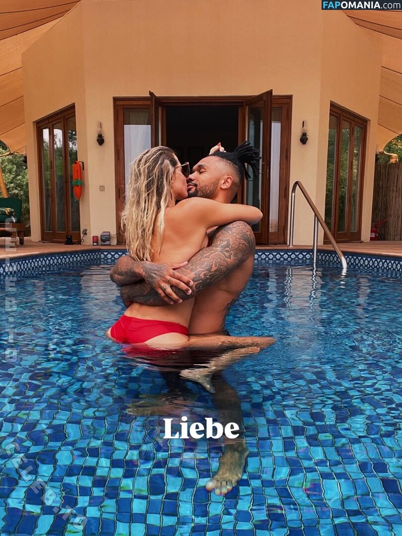 Sarah Harrison / sarah.harrison.official Nude OnlyFans  Leaked Photo #3