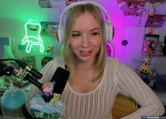 Sarahpodz / https: Nude OnlyFans  Leaked Photo #6