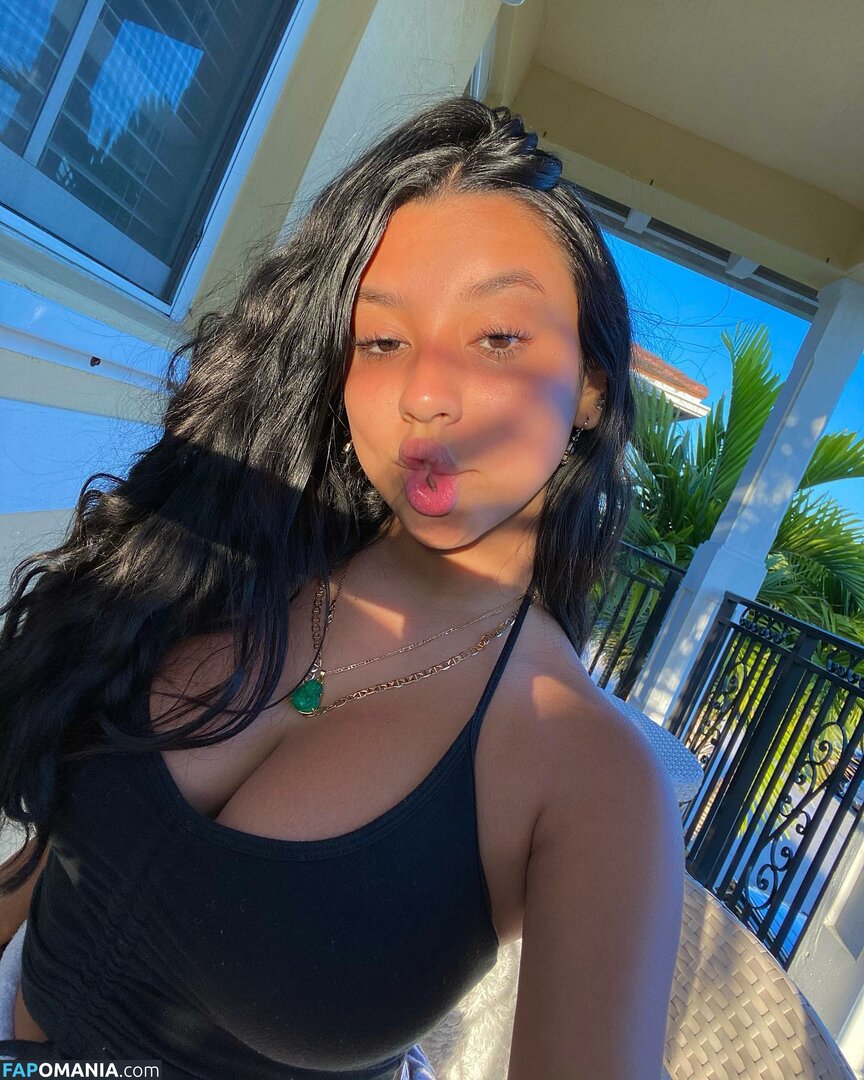 Sari Nude OnlyFans  Leaked Photo #11