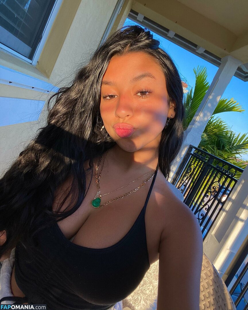 Sari Nude OnlyFans  Leaked Photo #13