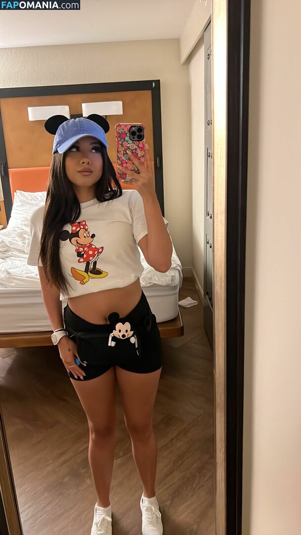 SassySounds ASMR / SassysoundsASMR / sassyselenaaaa / selenaaasasmr Nude OnlyFans  Leaked Photo #11