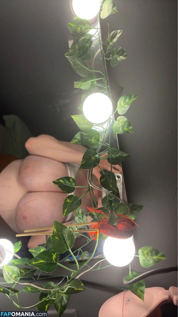 Savanna Becker / https: / savvrose5 Nude OnlyFans  Leaked Photo #3