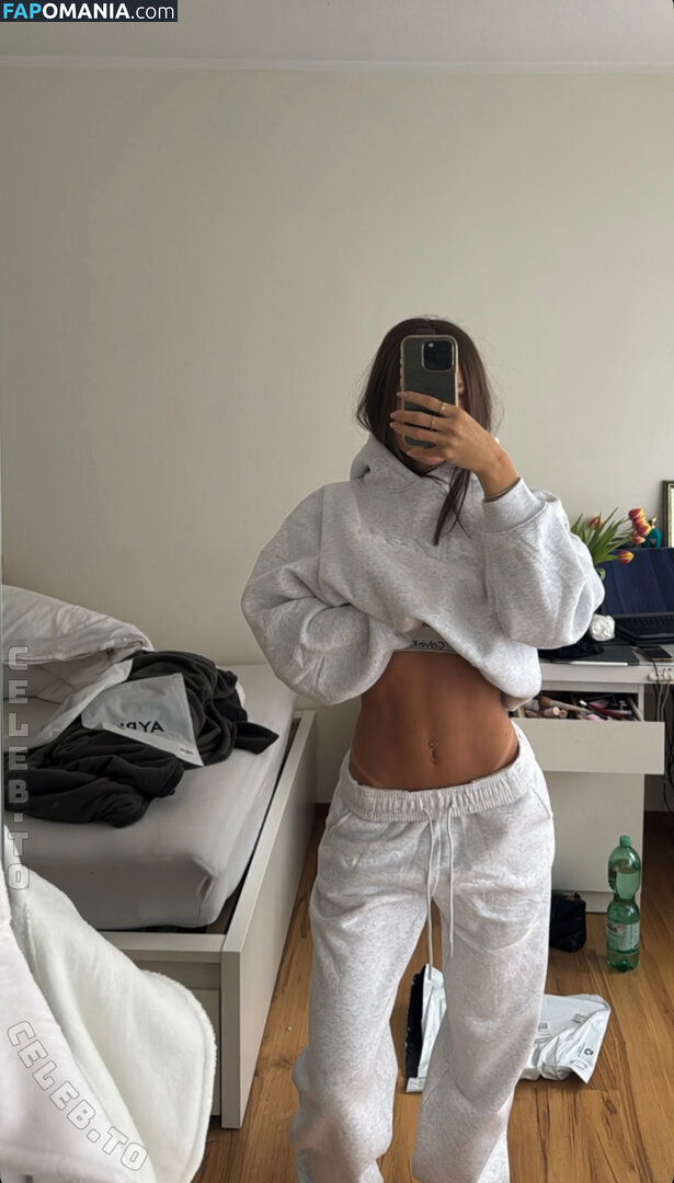 Serra.tzcn Nude OnlyFans  Leaked Photo #1