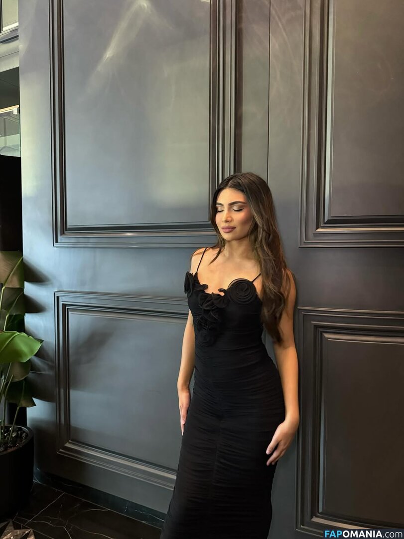 Shabreen Meerasafeer / shabreensabeer Nude OnlyFans  Leaked Photo #1