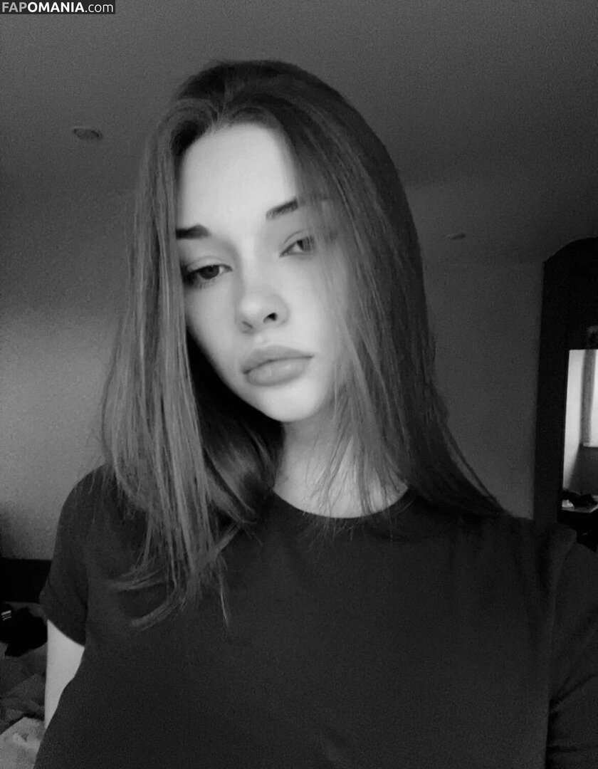 Miroslava / reel / sharrimalagisi Nude OnlyFans  Leaked Photo #10