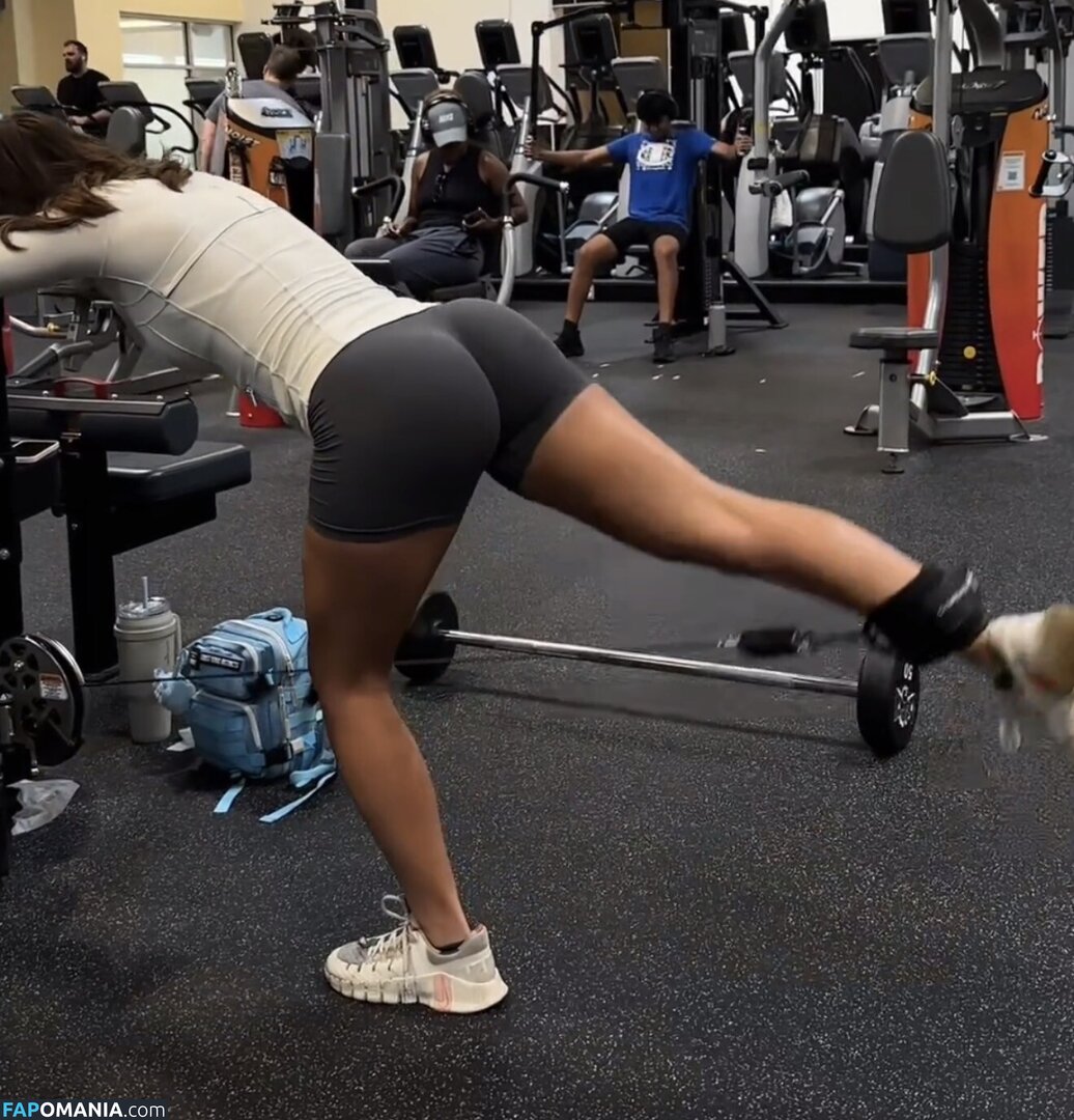 Shelby Abbott / shelbyabbott11 / simplyyhott Nude OnlyFans  Leaked Photo #1