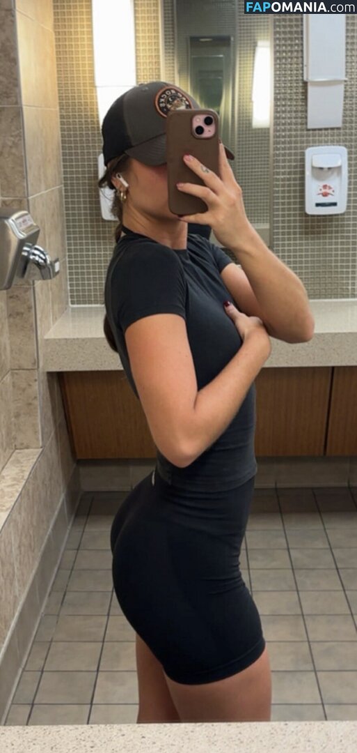 Shelby Abbott / shelbyabbott11 / simplyyhott Nude OnlyFans  Leaked Photo #16