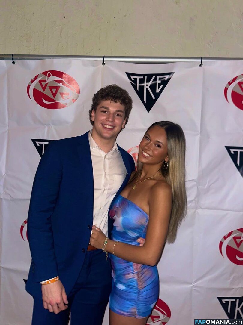 Sienna Holland / siennahollanddd Nude OnlyFans  Leaked Photo #2