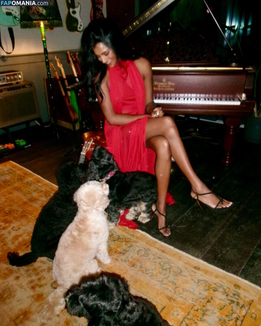 Simone Ashley / simoneashley Nude OnlyFans  Leaked Photo #8