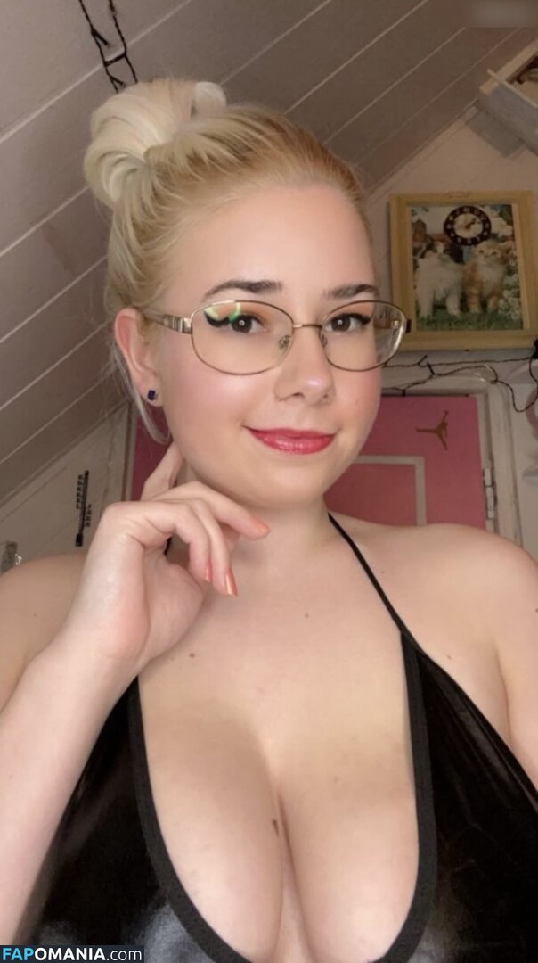 Sina-Marie Hüttner / sina.mh2001 Nude OnlyFans  Leaked Photo #11