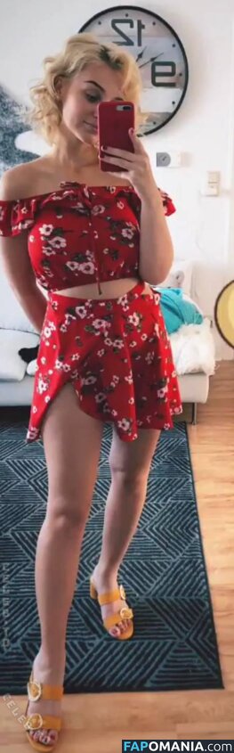 Sashkaskanal / Slimladysashka Nude OnlyFans  Leaked Photo #4