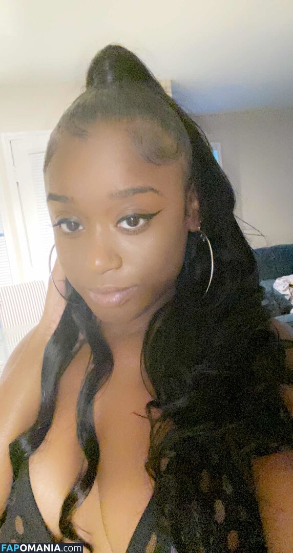 Lola B / Smoochess2xx Nude OnlyFans  Leaked Photo #1
