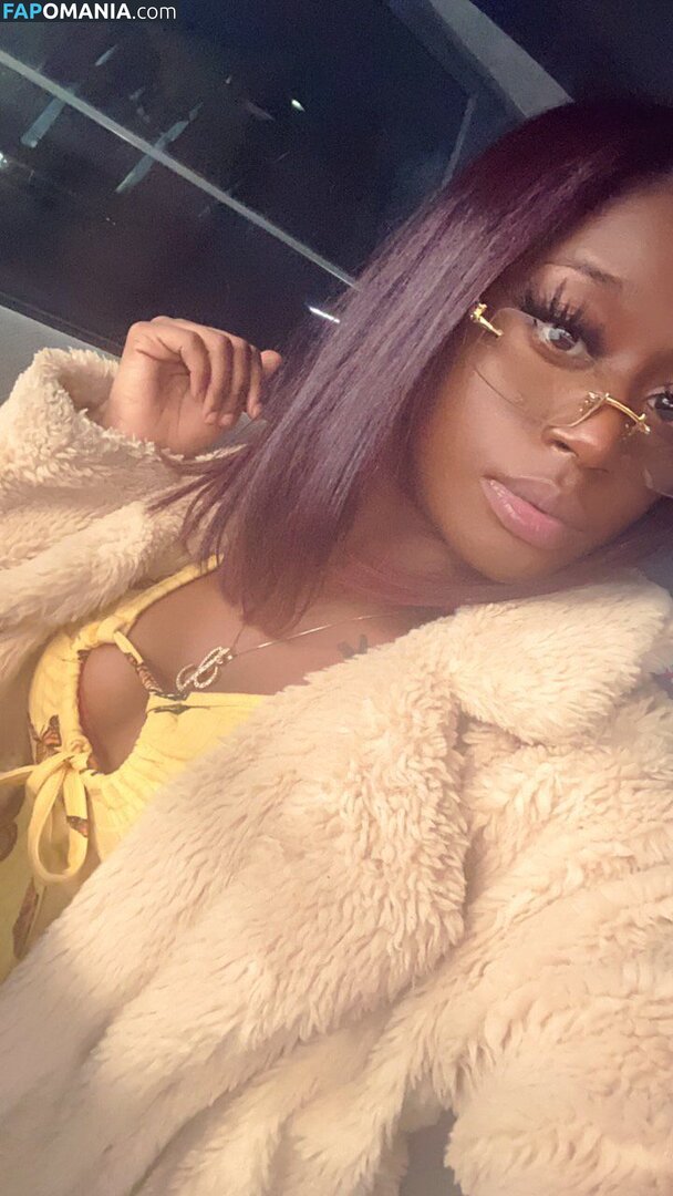 Lola B / Smoochess2xx Nude OnlyFans  Leaked Photo #3