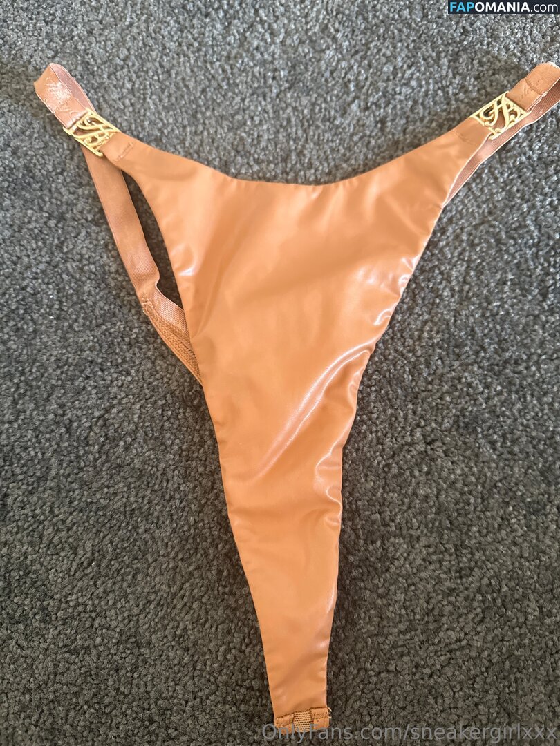 lovesneakers123_ / sneakergirlxxx Nude OnlyFans  Leaked Photo #17