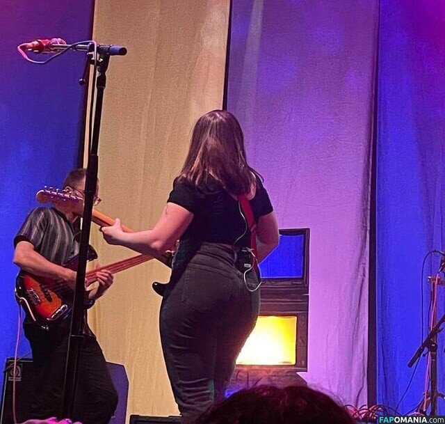 Soccer Mommy / Sophia Allison / soccermommyband Nude OnlyFans  Leaked Photo #5