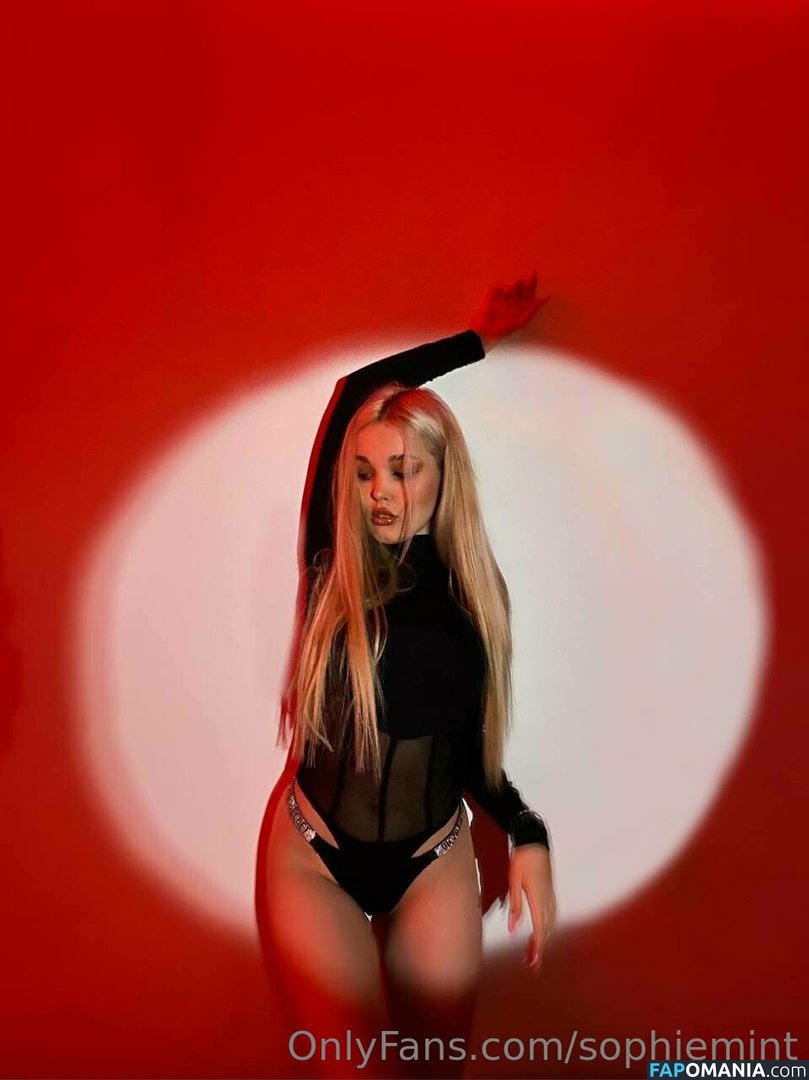 sophie_linfordd / sophiebbface Nude OnlyFans  Leaked Photo #4