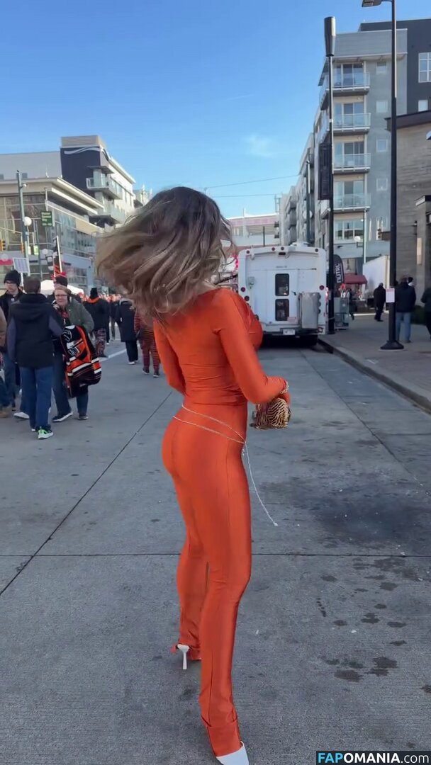 Stephanie Niles / https: / nileees Nude OnlyFans  Leaked Photo #10