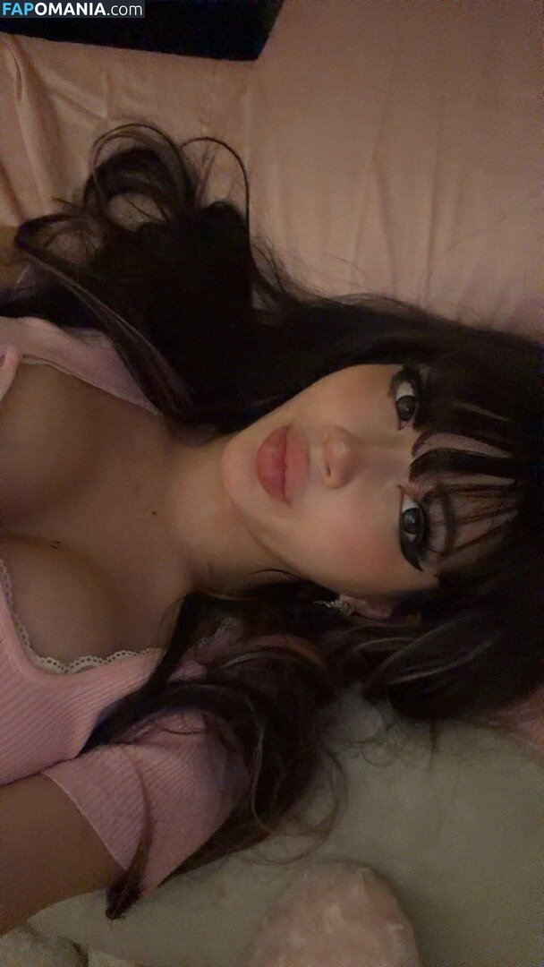 beanluvr13 / strawbari.zz / strawbarie / strawbarizz Nude OnlyFans  Leaked Photo #2
