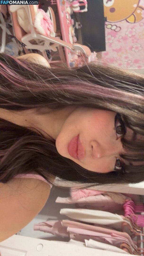 beanluvr13 / strawbari.zz / strawbarie / strawbarizz Nude OnlyFans  Leaked Photo #4