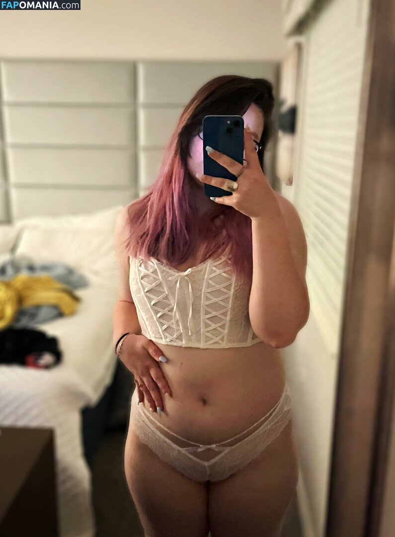 Strawbre / _strawbre_ / spicy_strawbre / straw.bre Nude OnlyFans  Leaked Photo #1