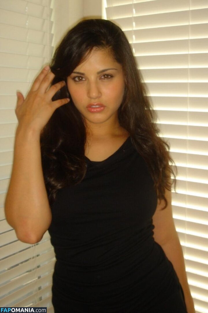 Sunny Leone / https: / sunnyleone Nude OnlyFans  Leaked Photo #8