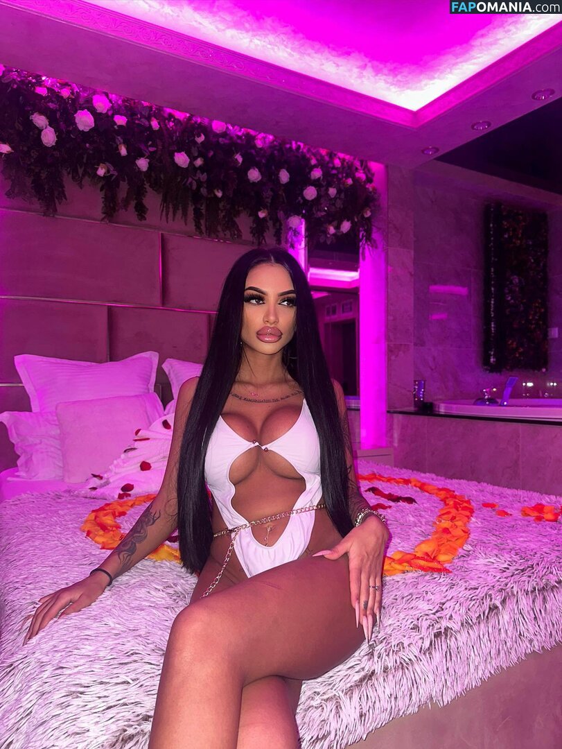 Suzzieiss Nude OnlyFans  Leaked Photo #3