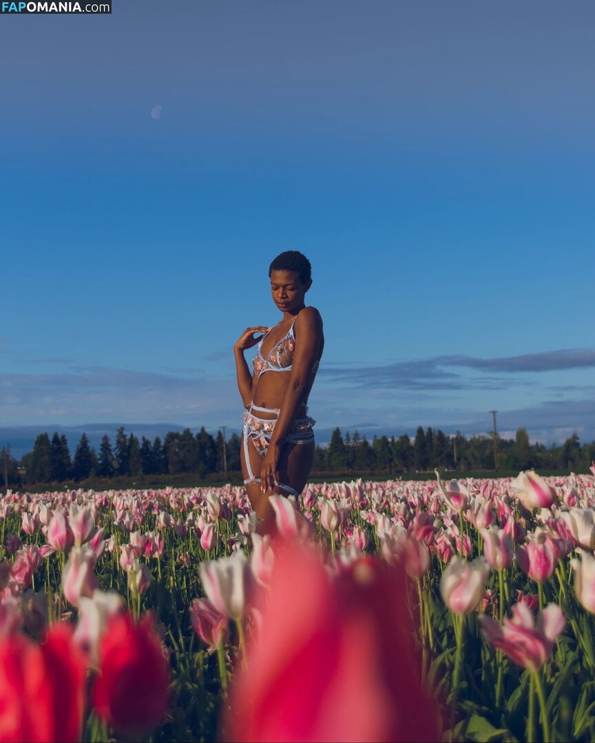 Autumn / autumn.busayo / autumnbusayo / sveltegoddess Nude OnlyFans  Leaked Photo #5