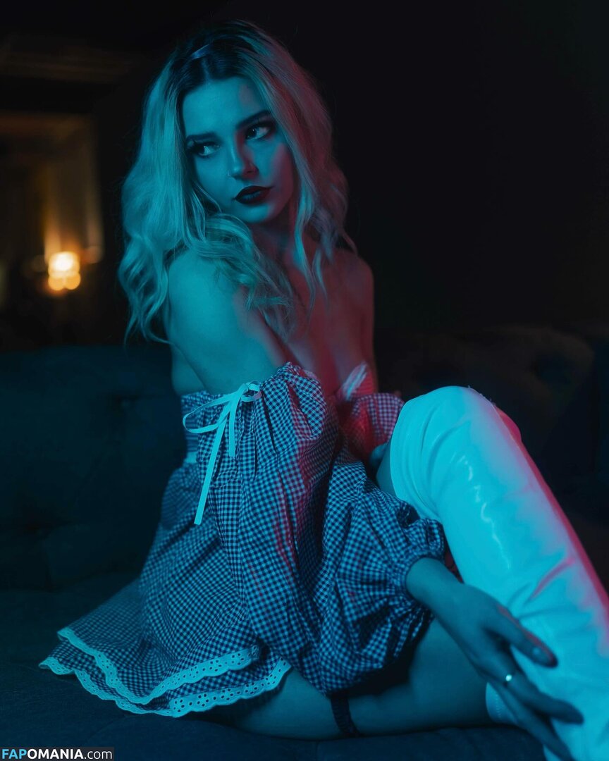 Sweetdistortion / sasha_simple Nude OnlyFans  Leaked Photo #10