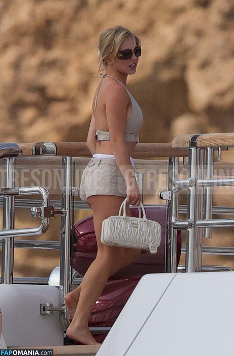 Sydney Sweeney Nude Leaked Photo #102