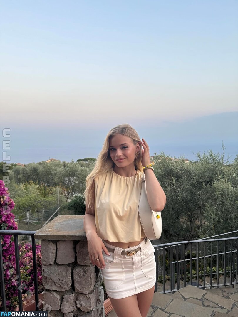 Thatsvroni Nude OnlyFans  Leaked Photo #1