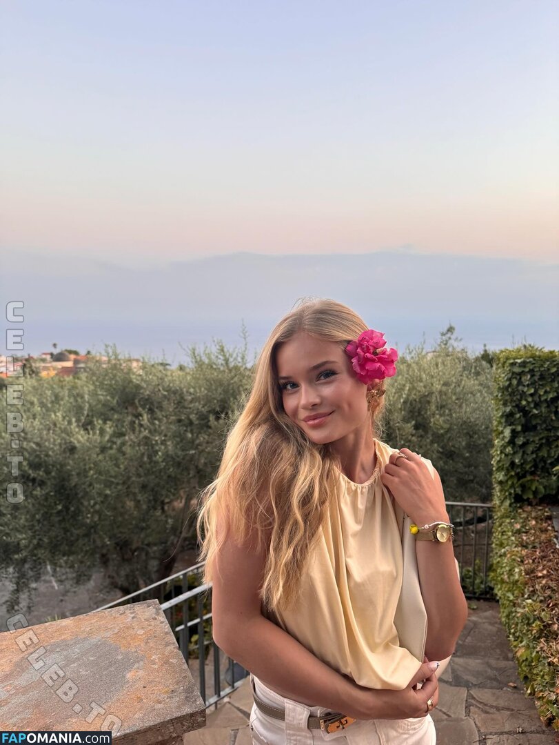 Thatsvroni Nude OnlyFans  Leaked Photo #2