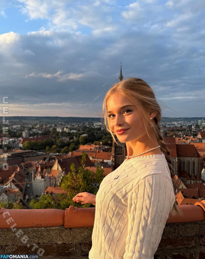 Thatsvroni Nude OnlyFans  Leaked Photo #5