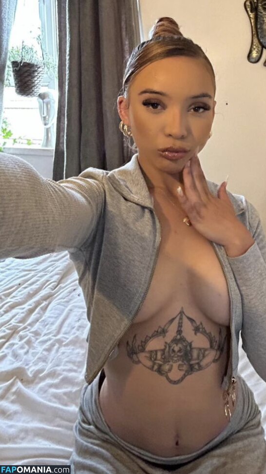 Tia.Ivy_ / tiawalshesmakeup Nude OnlyFans  Leaked Photo #1