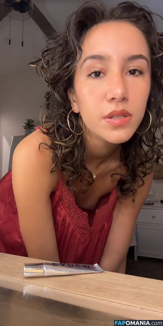 Tiktok Live Nipslips & Nudity / _hollyrh_ / florpitch.liliz / meenerrweener / mstatianaa_ Nude OnlyFans  Leaked Photo #3