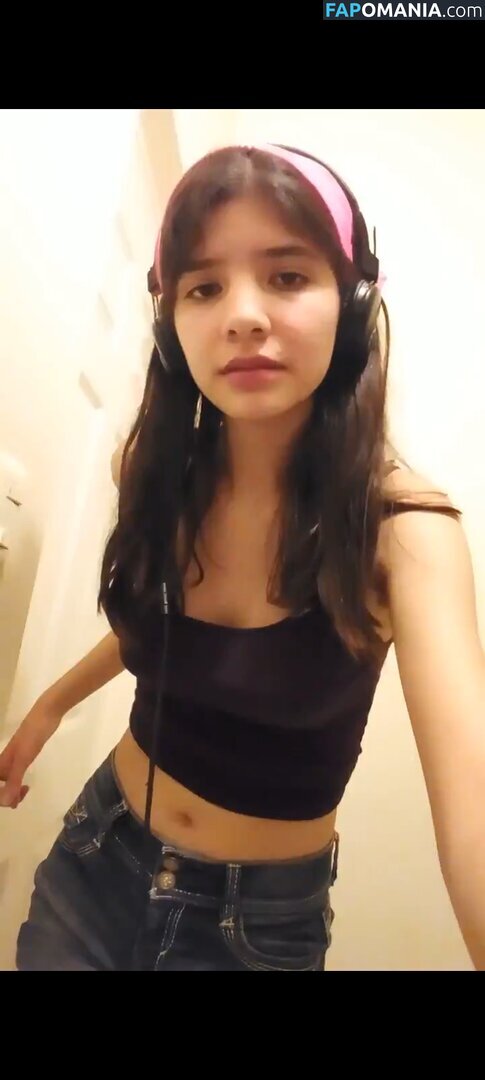 ValeCast0705 / Valeria Castañeda Nude OnlyFans  Leaked Photo #2