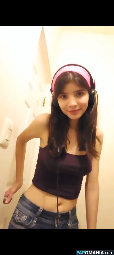 ValeCast0705 / Valeria Castañeda Nude OnlyFans  Leaked Photo #7