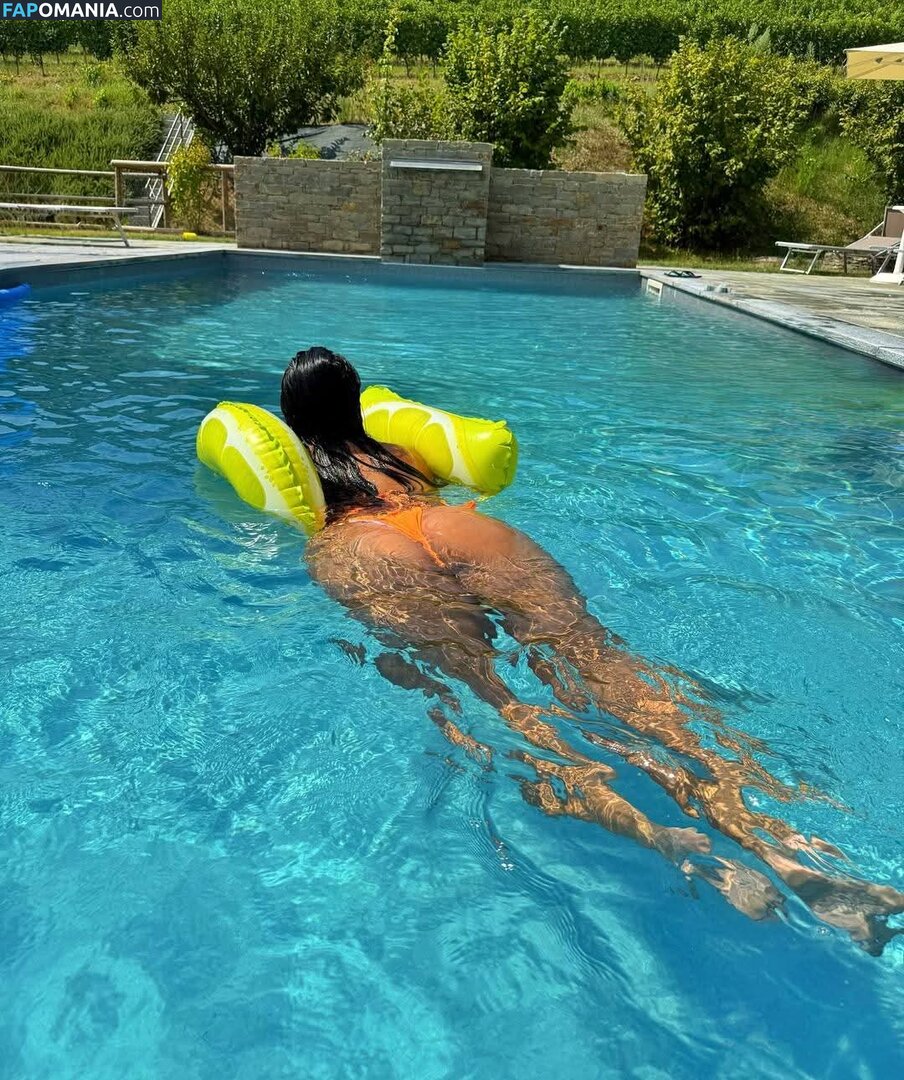 Valentina De Nucci / valentinadenucci Nude OnlyFans  Leaked Photo #9