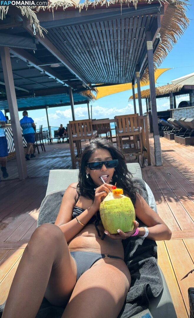 Venorika / veronica__in Nude OnlyFans  Leaked Photo #3