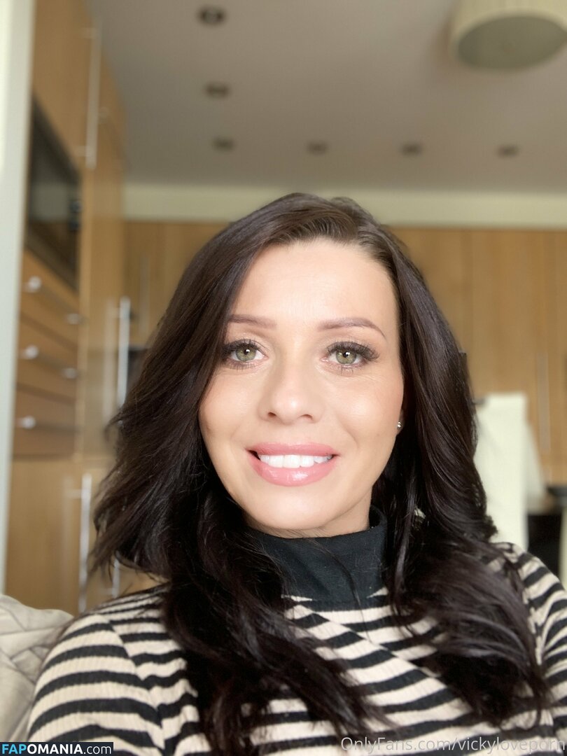 vickiebrownofficial / vickyloveporn Nude OnlyFans  Leaked Photo #19