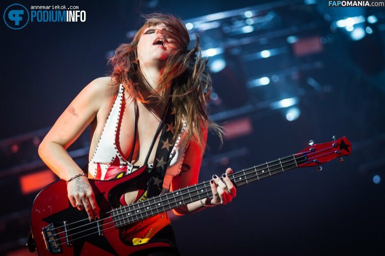 Maneskin bassist / Victoria De Angelis / vicdeangelis Nude OnlyFans  Leaked Photo #106