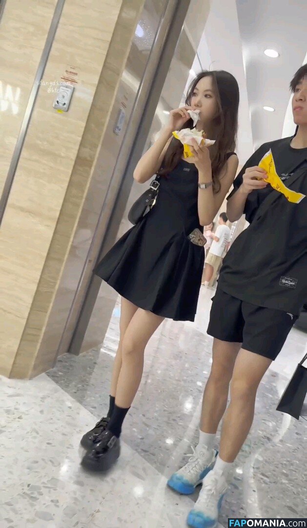 Voyeur Asian Pissing Toilet &Amp; Upskirts Only / girlspissin / https: Nude OnlyFans  Leaked Photo #7
